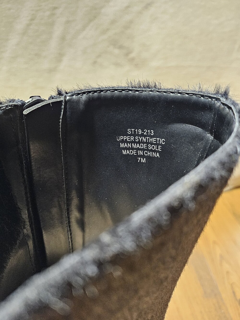 Sugar Thrillz Furry Bat Boots - Picture 5 of 8